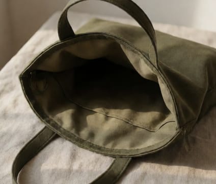 Pebble Tote in Olive